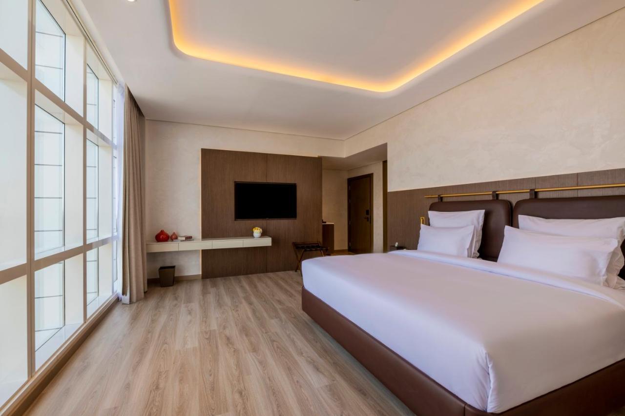 דובאי Movenpick Jumeirah Village Triangle מראה חיצוני תמונה