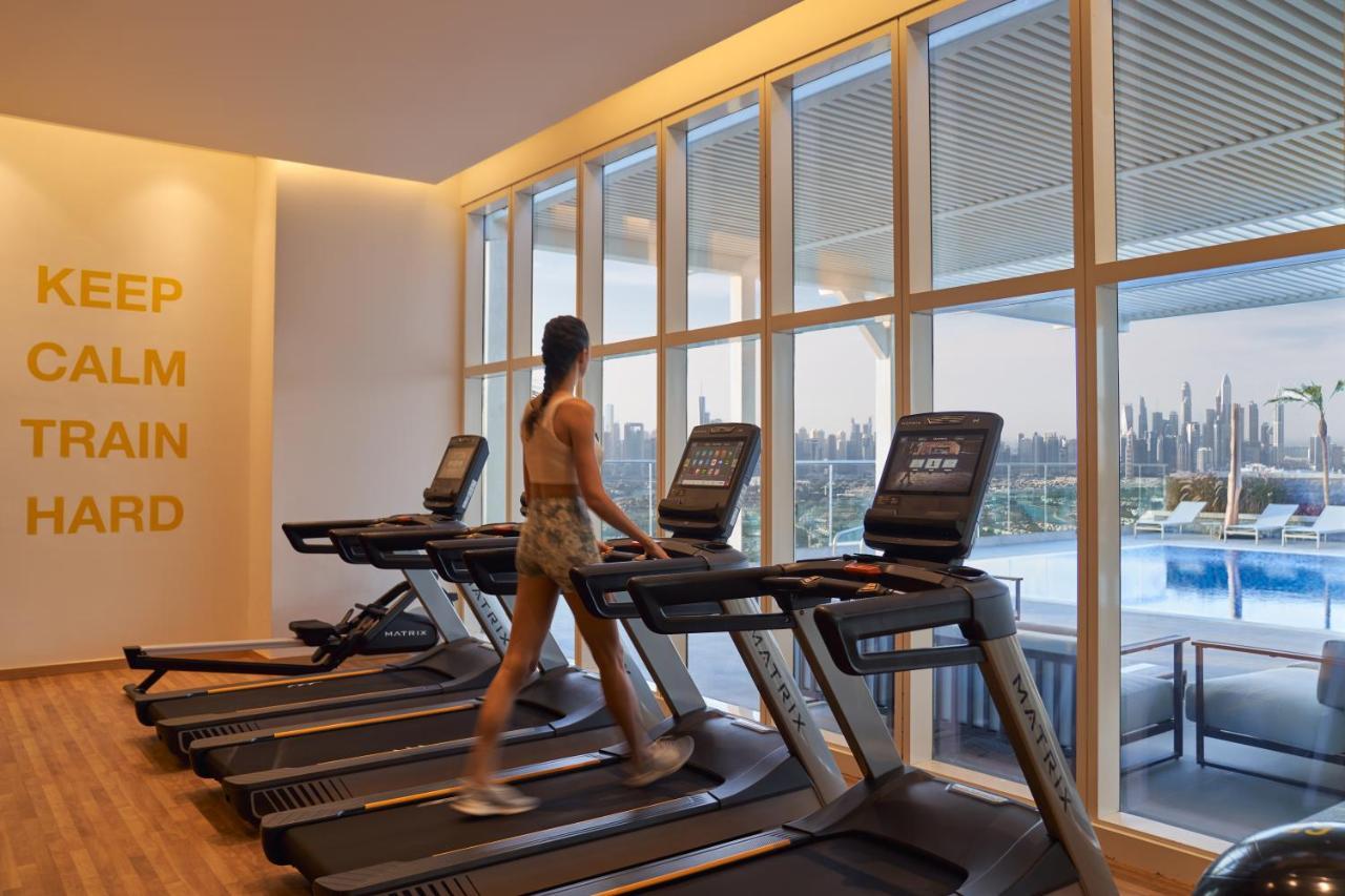 דובאי Movenpick Jumeirah Village Triangle מראה חיצוני תמונה The gym at the hotel