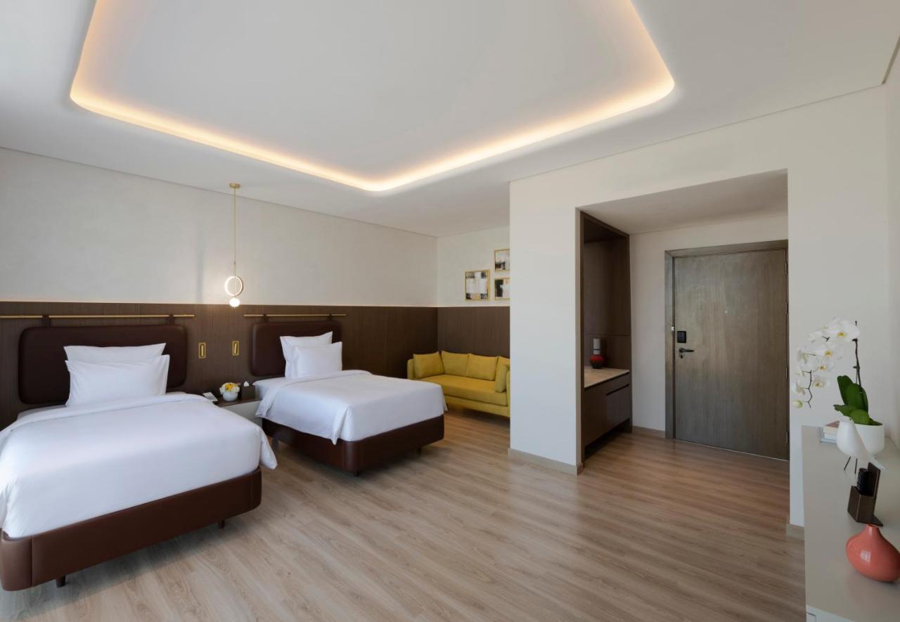 דובאי Movenpick Jumeirah Village Triangle מראה חיצוני תמונה