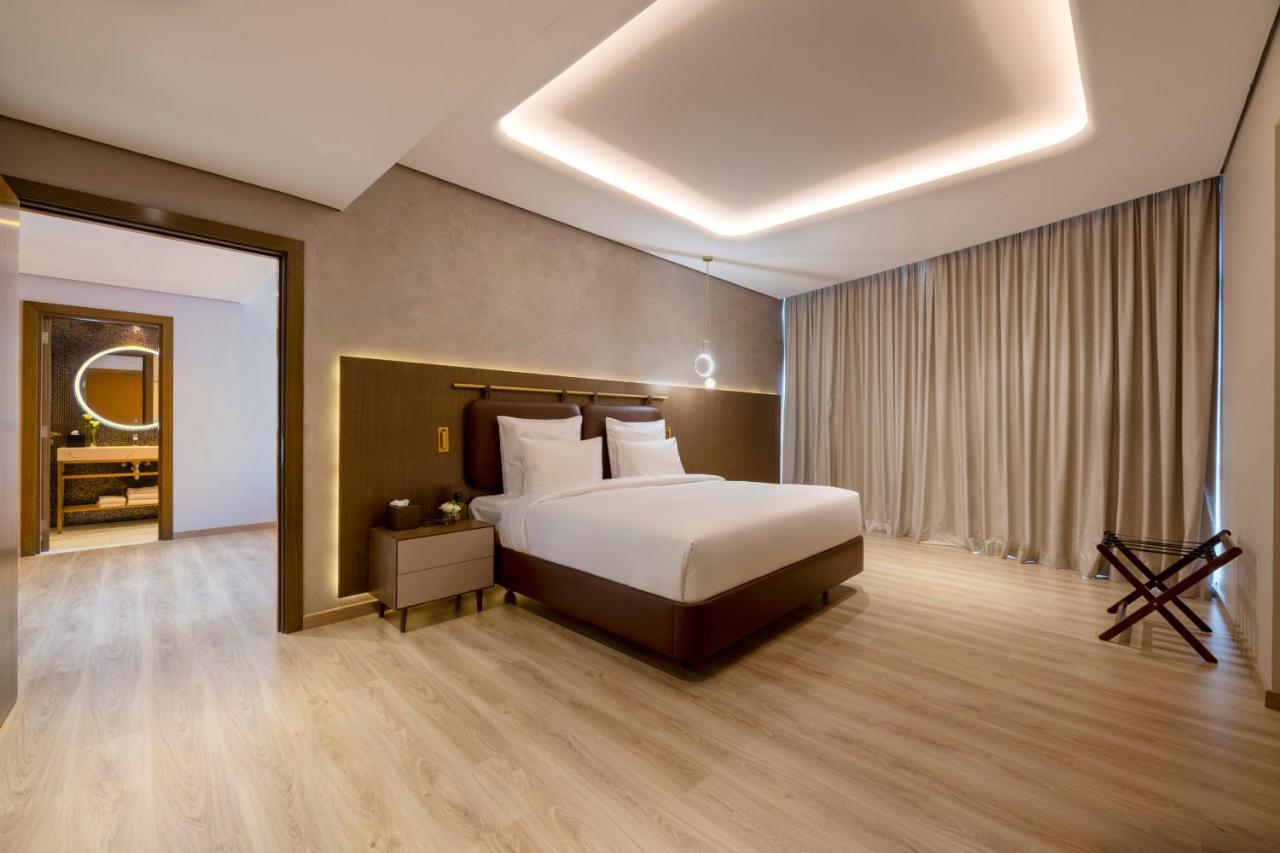 דובאי Movenpick Jumeirah Village Triangle מראה חיצוני תמונה Suite