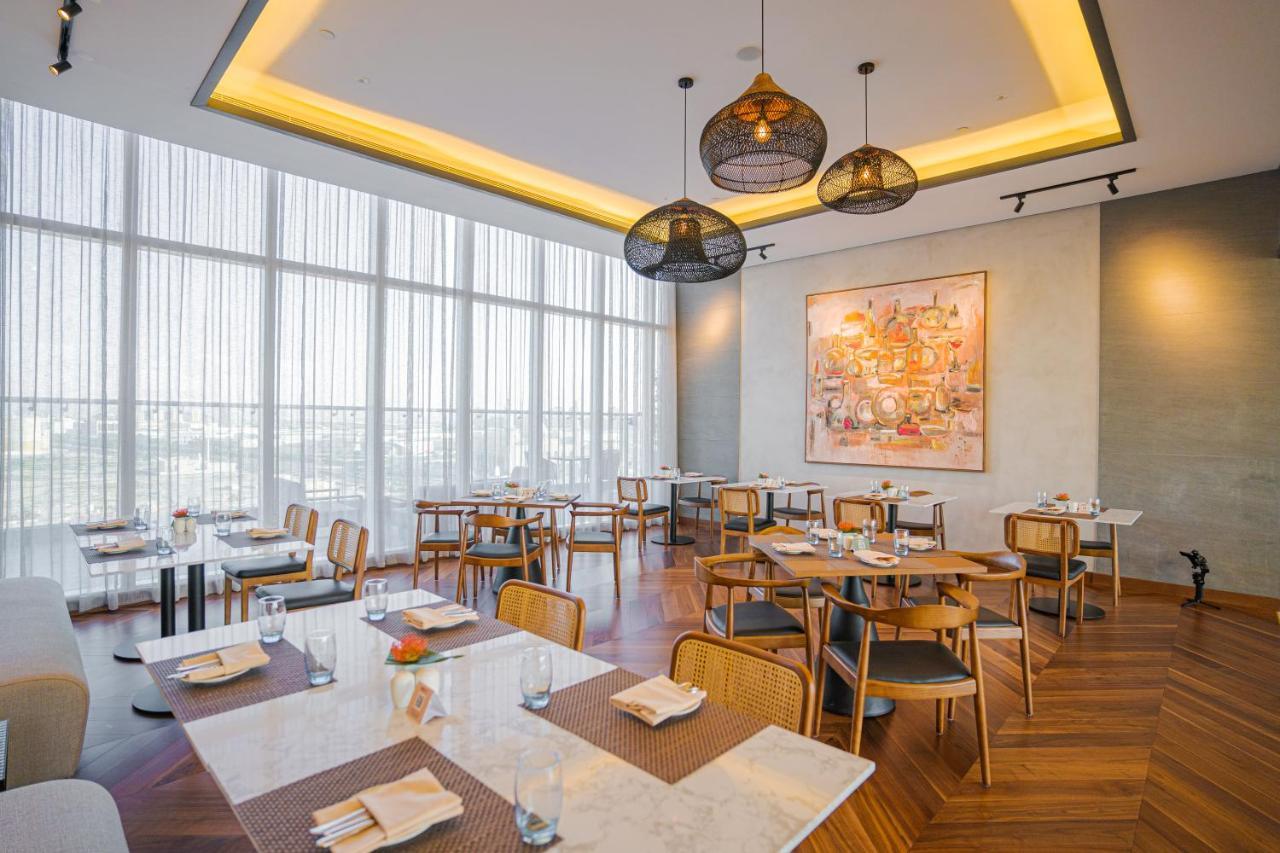 דובאי Movenpick Jumeirah Village Triangle מראה חיצוני תמונה The restaurant