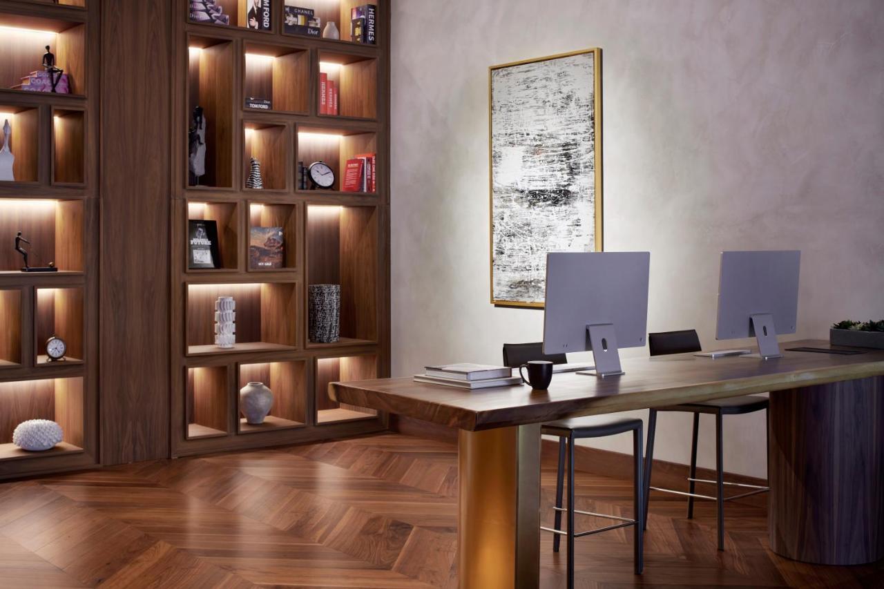 דובאי Movenpick Jumeirah Village Triangle מראה חיצוני תמונה The library at the hotel